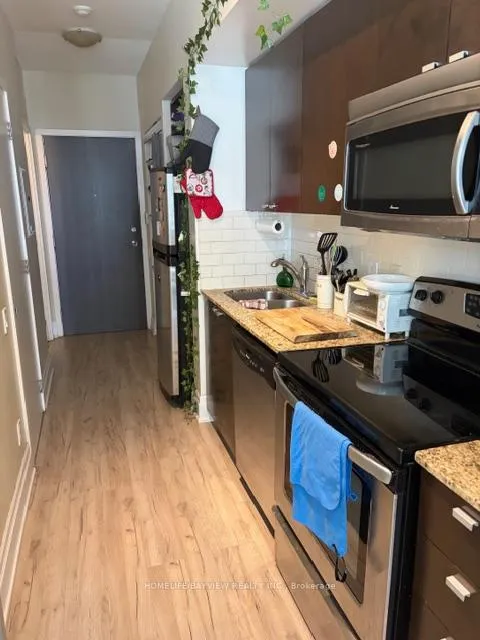 Photo 14 of Unit 806, 103 The Queensway, Toronto, High Park-Swansea — HOMEH