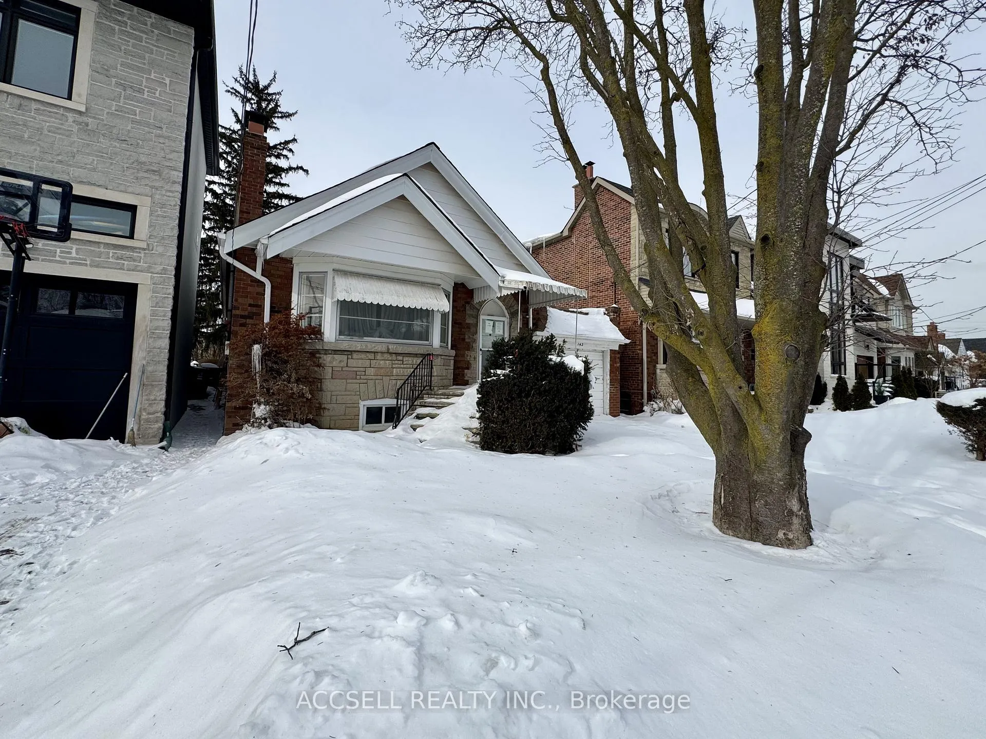 Photo 2 of 142 Glenwood Crescent, Toronto, O'Connor-Parkview — HOMEH