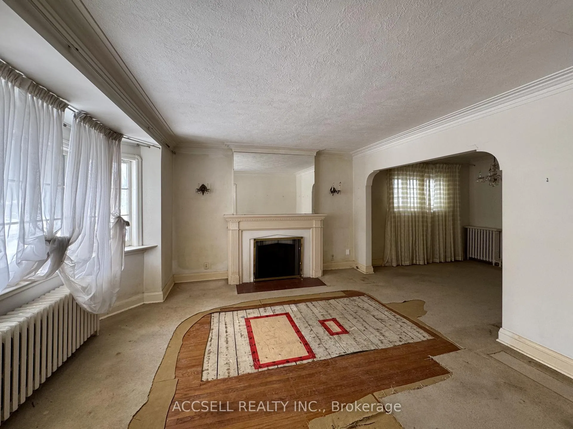Photo 3 of 142 Glenwood Crescent, Toronto, O'Connor-Parkview — HOMEH