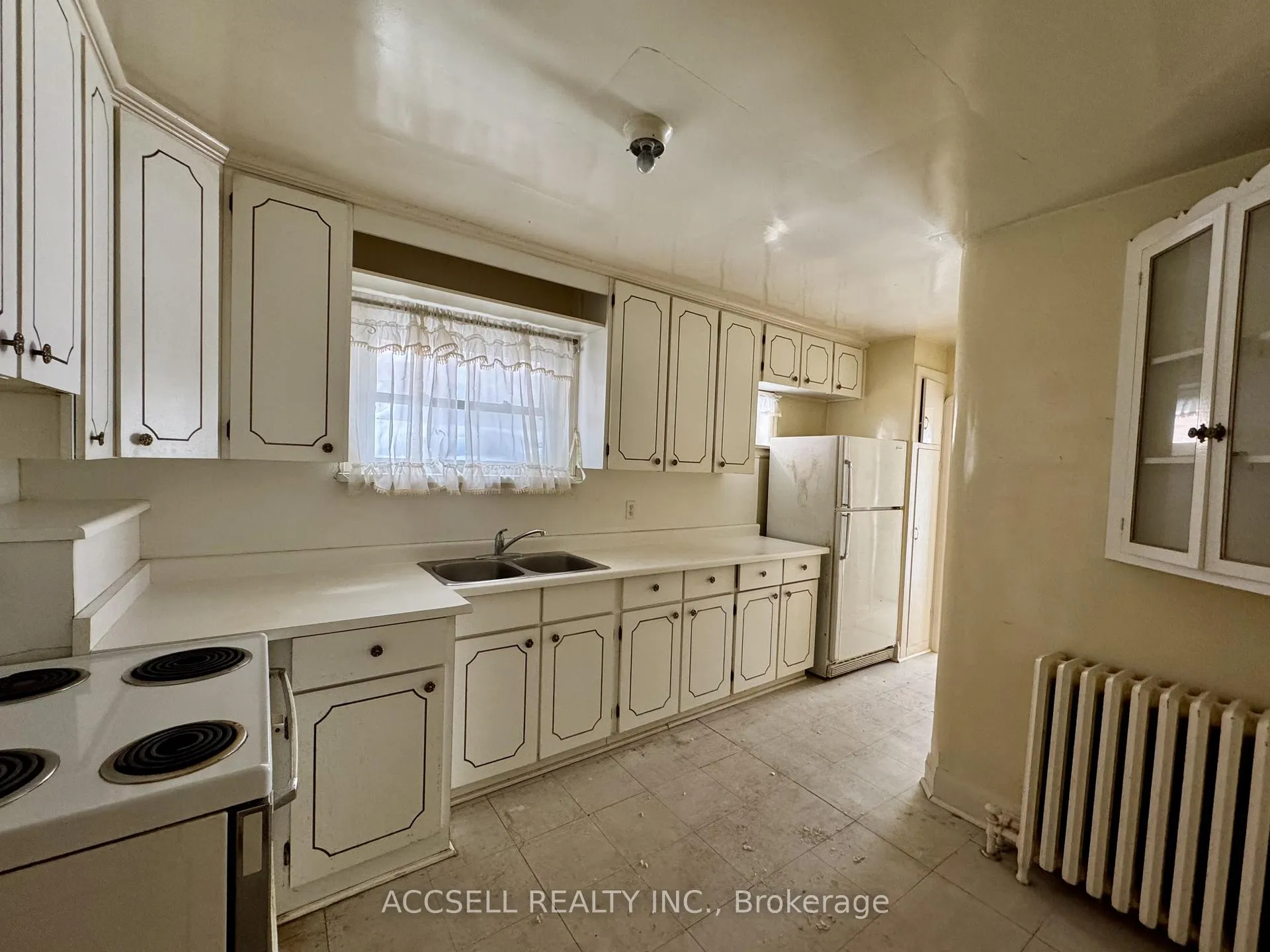 Photo 5 of 142 Glenwood Crescent, Toronto, O'Connor-Parkview — HOMEH