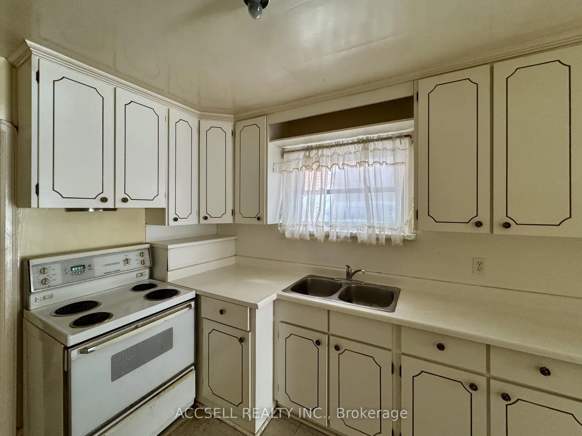 Photo 6 of 142 Glenwood Crescent, Toronto, O'Connor-Parkview — HOMEH