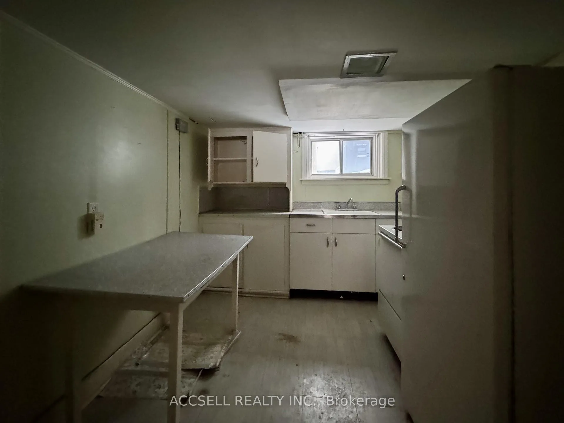 Photo 11 of 142 Glenwood Crescent, Toronto, O'Connor-Parkview — HOMEH