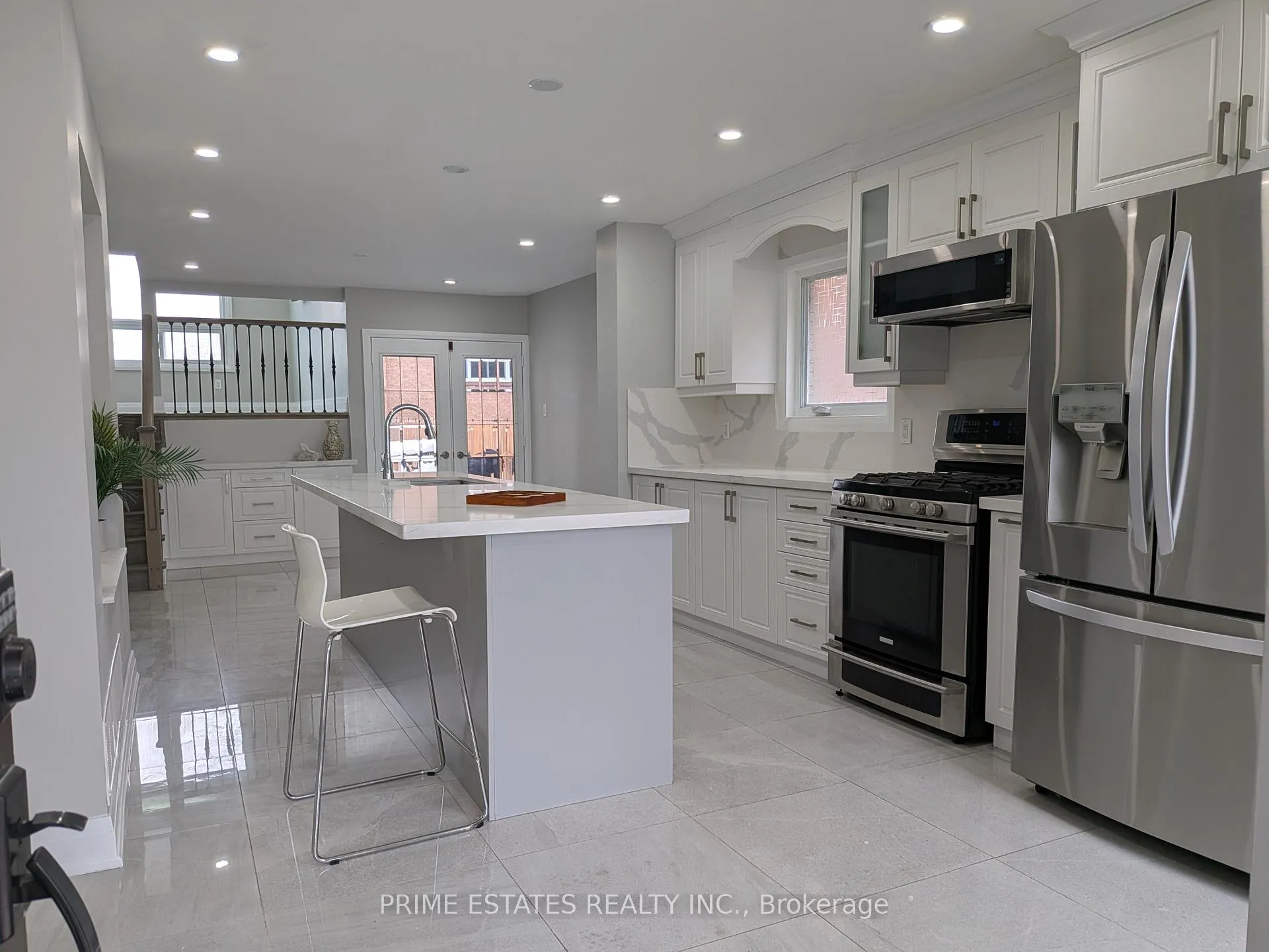 Photo 2 of 42 Gorsebrook Court, Brampton, Bram West — HOMEH