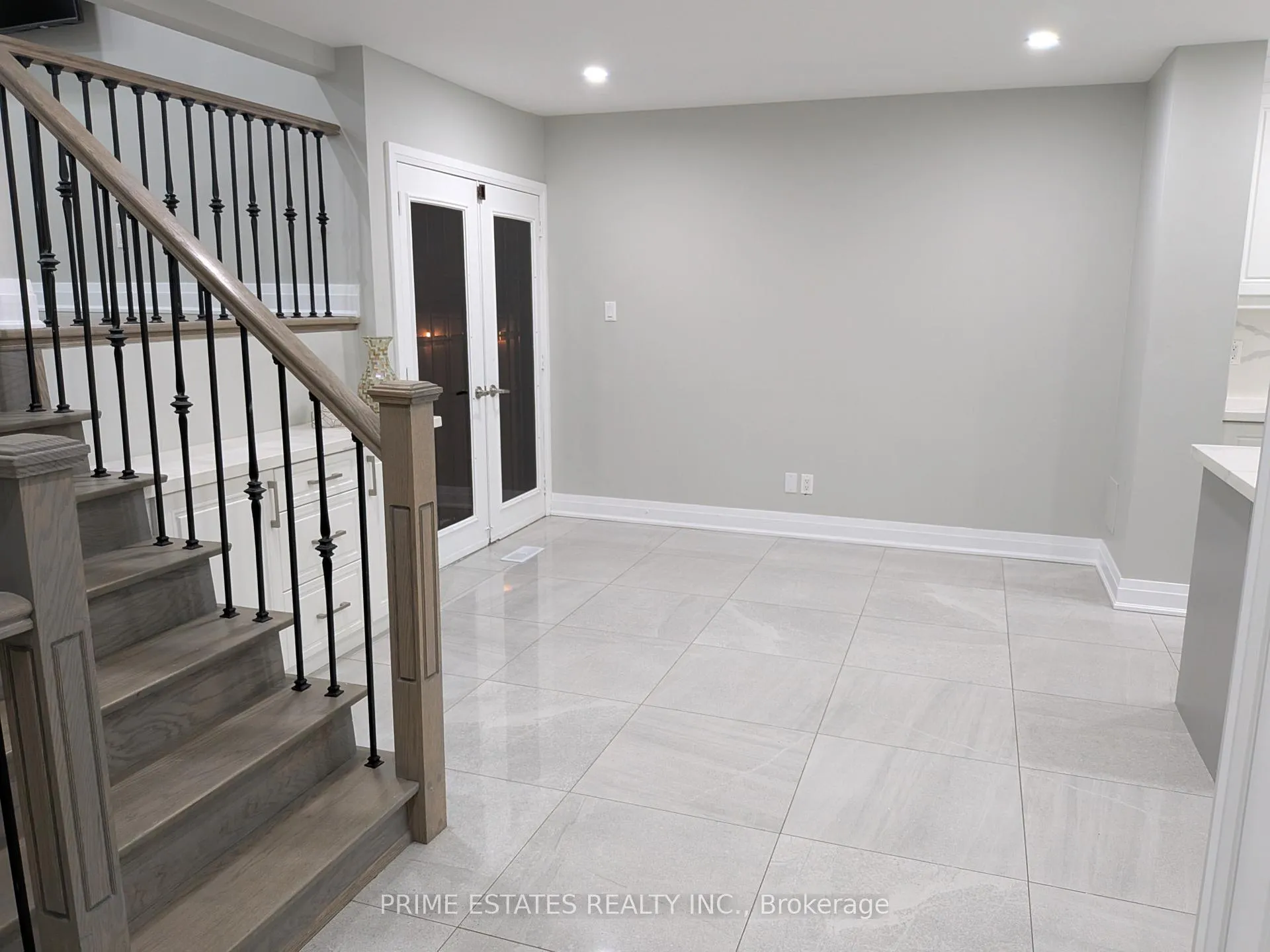 Photo 4 of 42 Gorsebrook Court, Brampton, Bram West — HOMEH