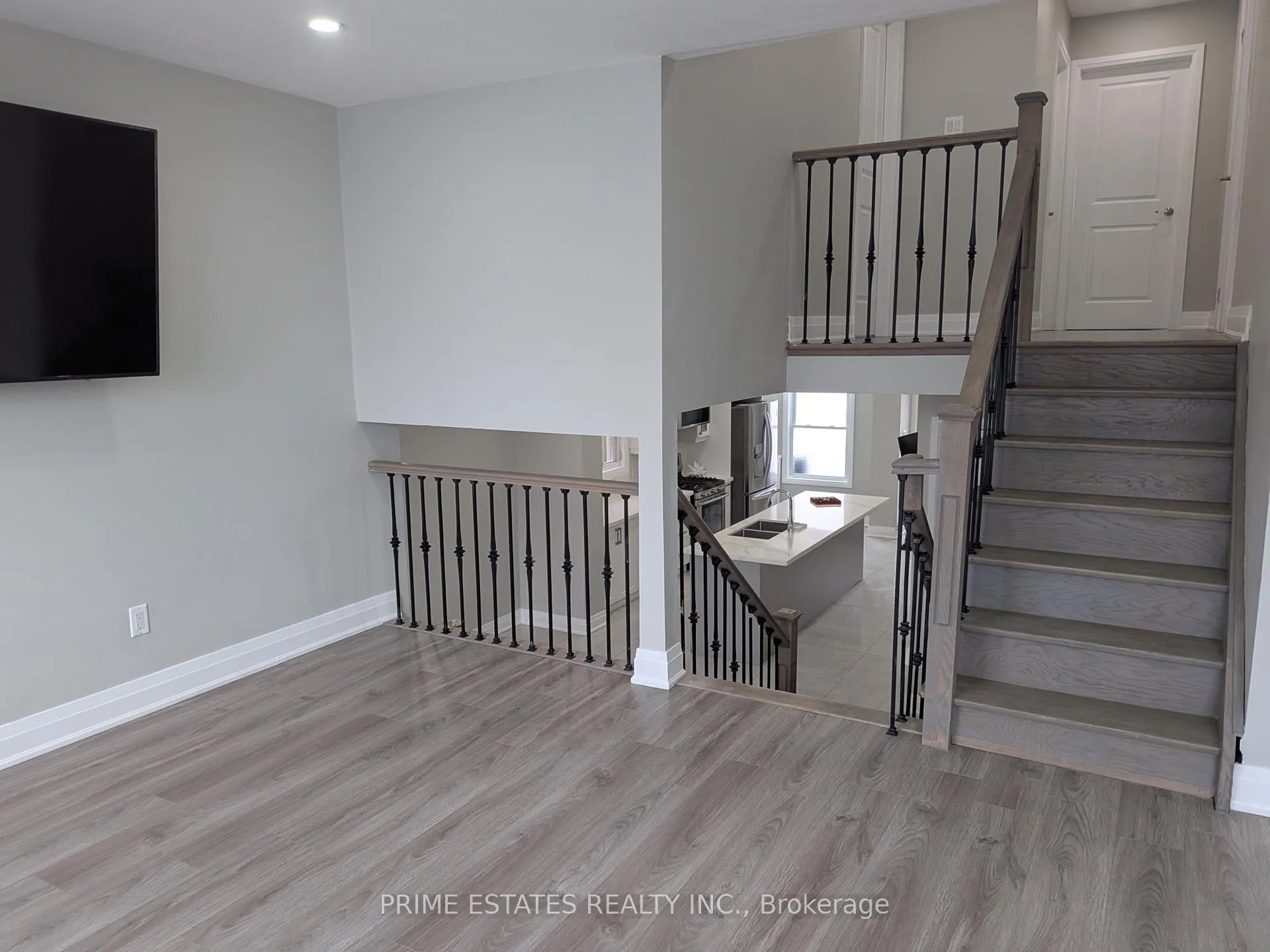 Photo 6 of 42 Gorsebrook Court, Brampton, Bram West — HOMEH