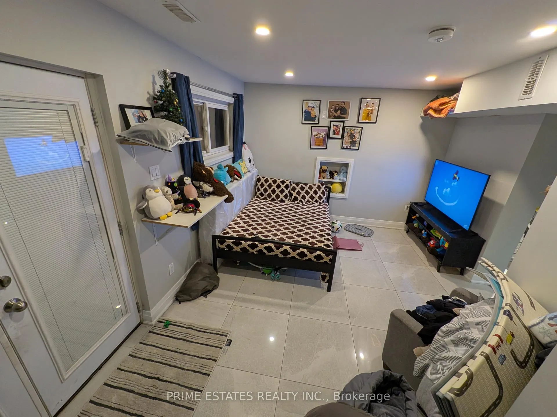 Photo 11 of 42 Gorsebrook Court, Brampton, Bram West — HOMEH