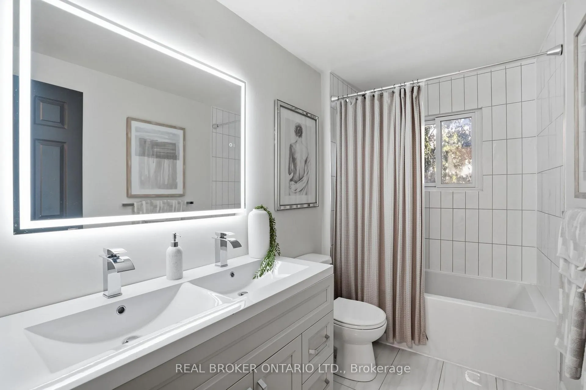 Photo 28 of 14 Basin Crescent, Hamilton, Berrisfield — HOMEH