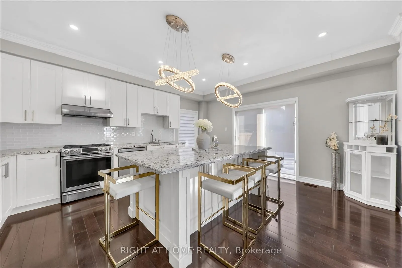 Photo 9 of 63 Henry Smith Avenue, Clarington, Bowmanville — HOMEH