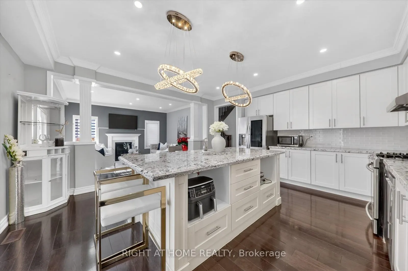 Photo 12 of 63 Henry Smith Avenue, Clarington, Bowmanville — HOMEH
