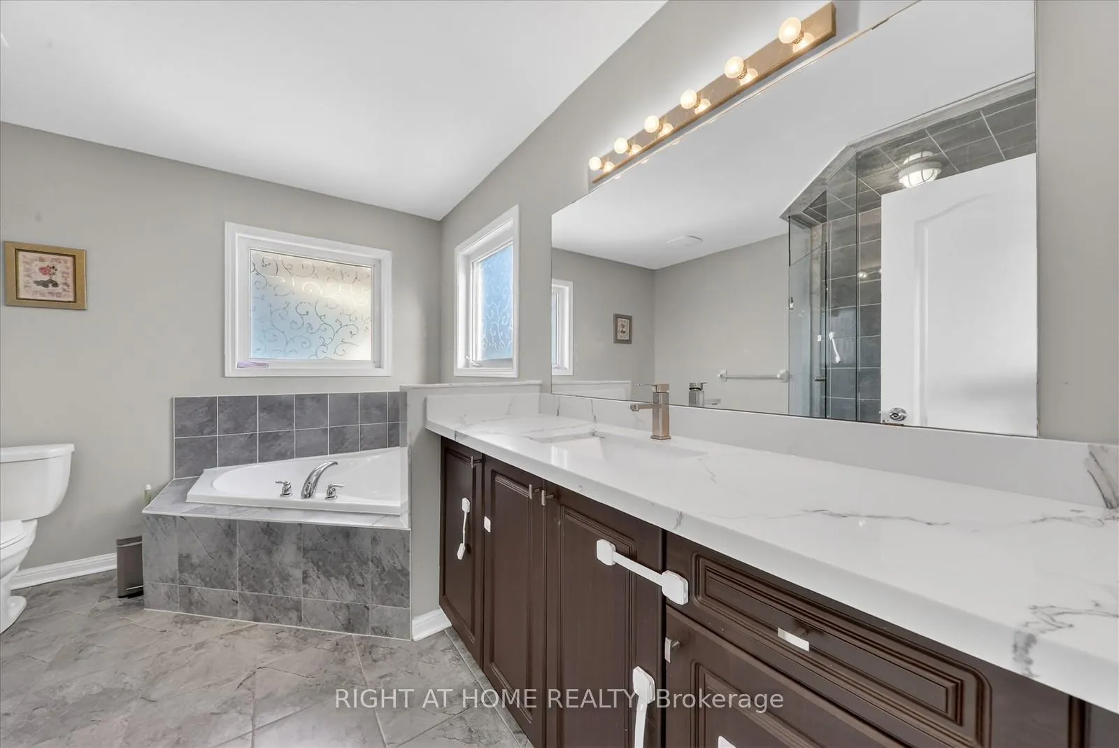 Photo 22 of 63 Henry Smith Avenue, Clarington, Bowmanville — HOMEH