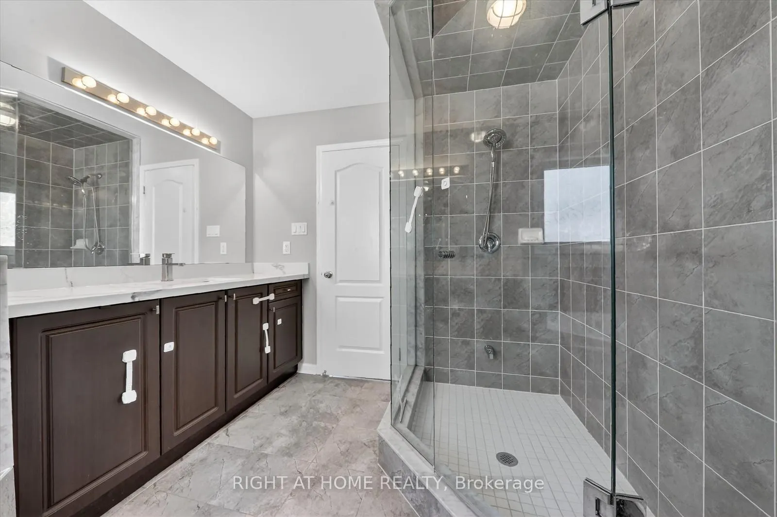 Photo 23 of 63 Henry Smith Avenue, Clarington, Bowmanville — HOMEH
