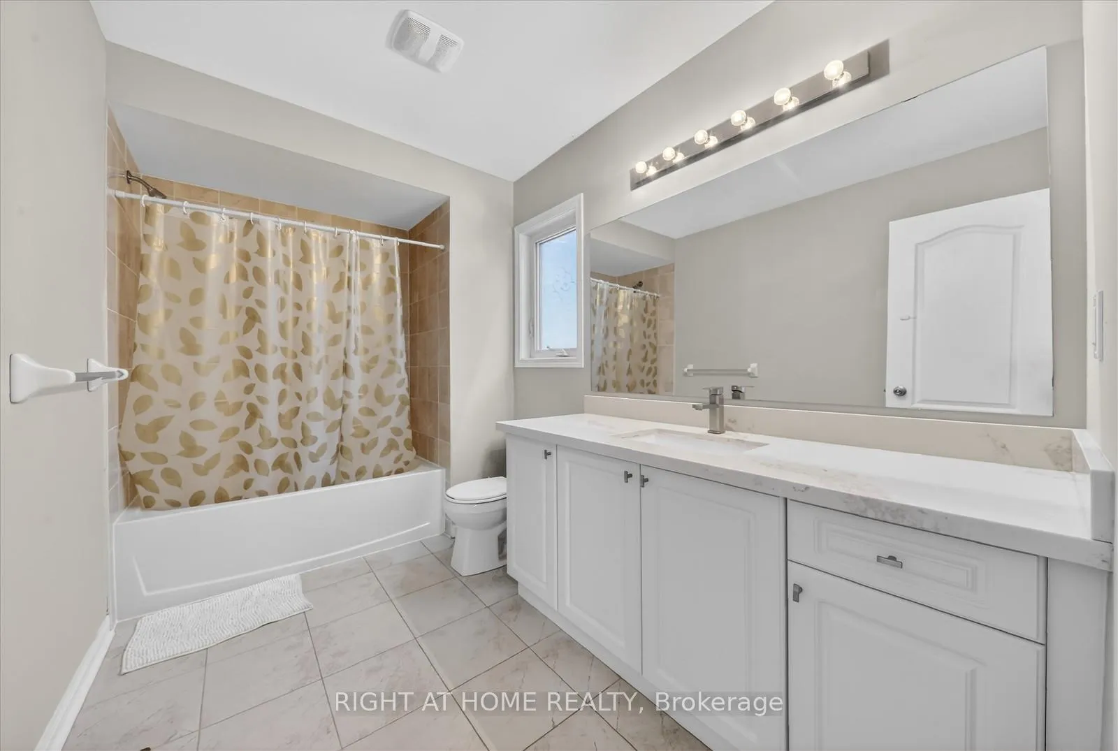 Photo 33 of 63 Henry Smith Avenue, Clarington, Bowmanville — HOMEH
