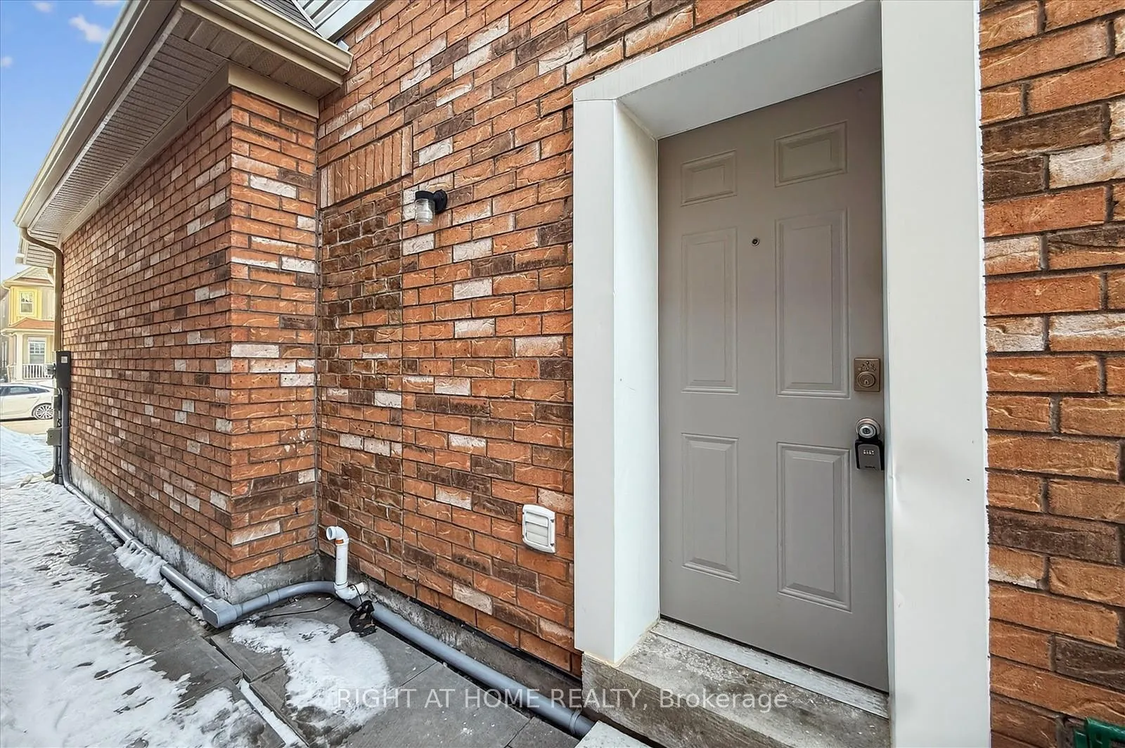 Photo 34 of 63 Henry Smith Avenue, Clarington, Bowmanville — HOMEH