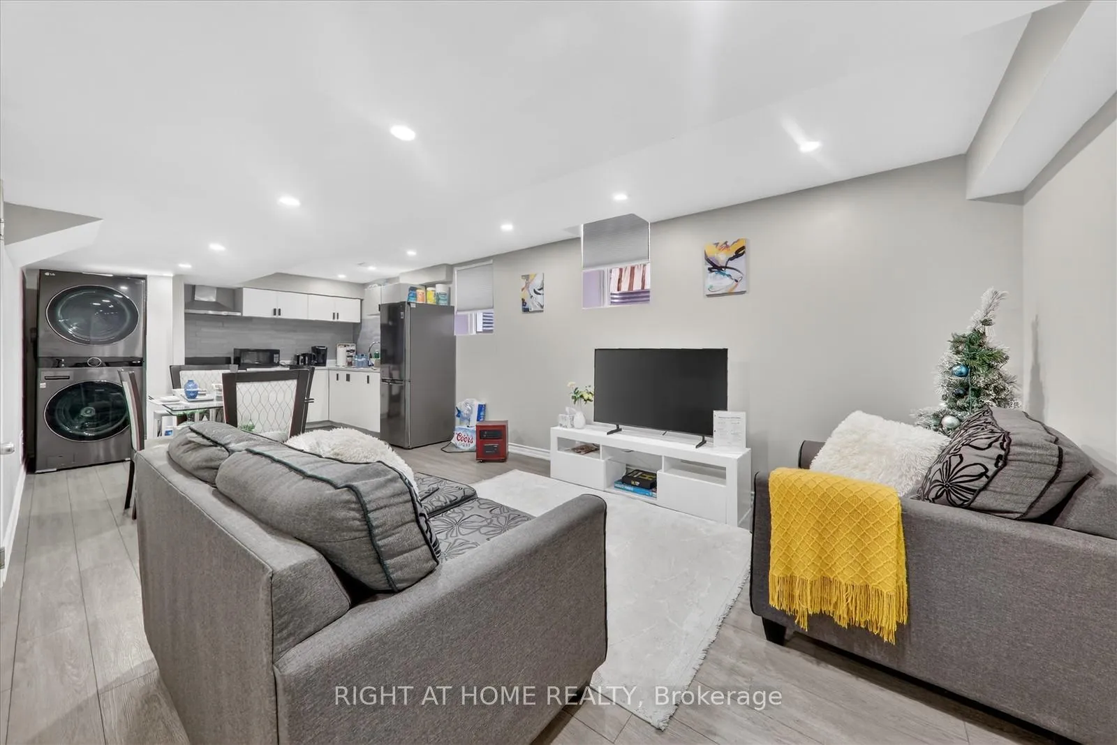 Photo 35 of 63 Henry Smith Avenue, Clarington, Bowmanville — HOMEH