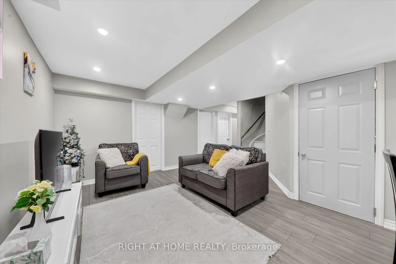 Photo 36 of 63 Henry Smith Avenue, Clarington, Bowmanville — HOMEH
