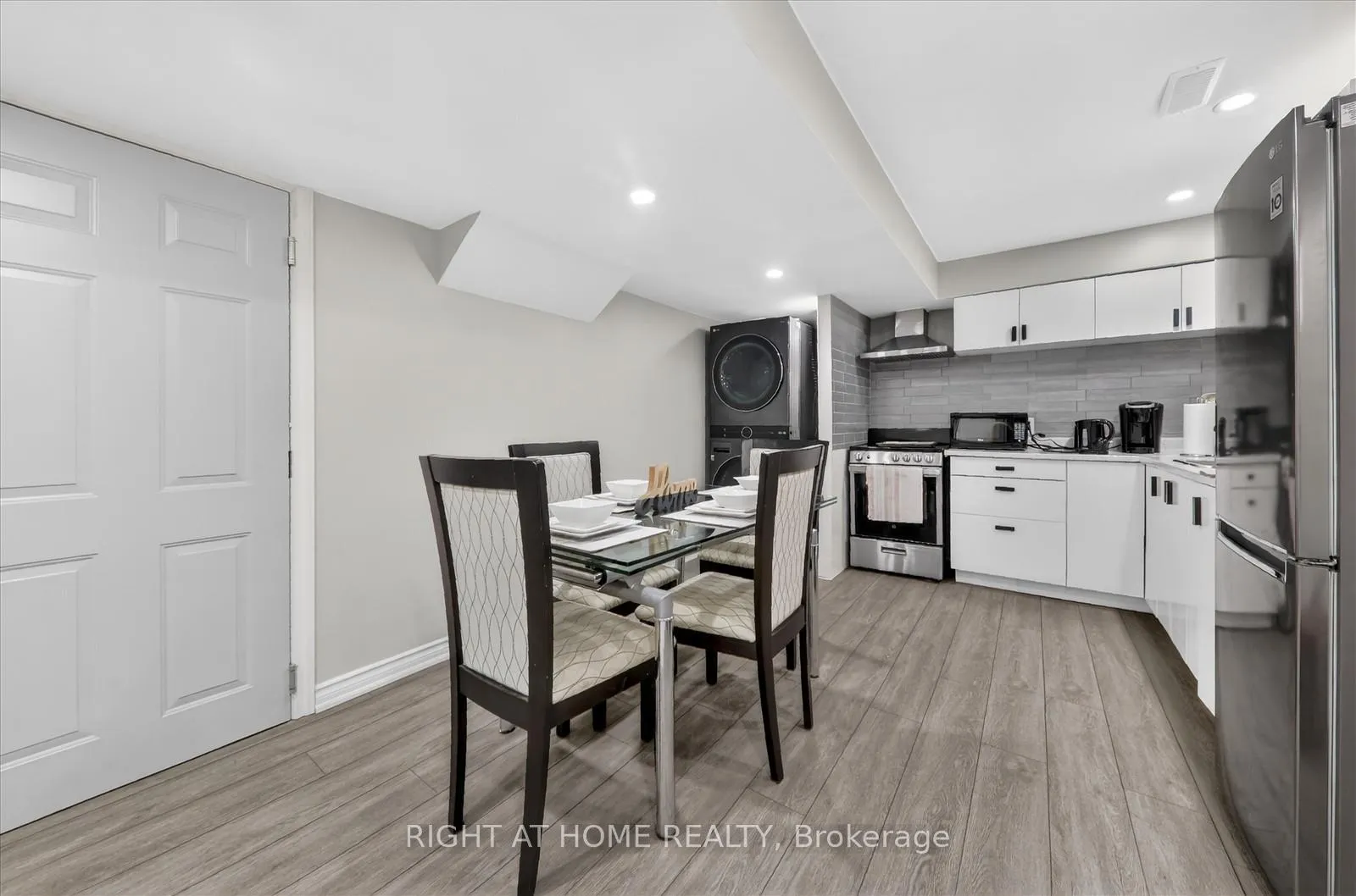 Photo 37 of 63 Henry Smith Avenue, Clarington, Bowmanville — HOMEH