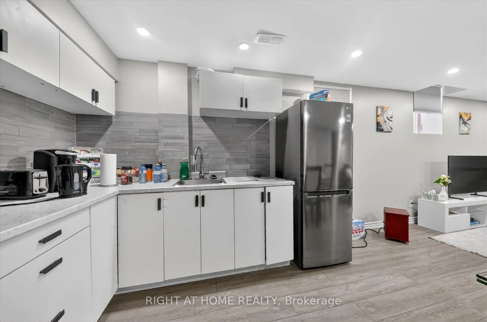 Photo 38 of 63 Henry Smith Avenue, Clarington, Bowmanville — HOMEH