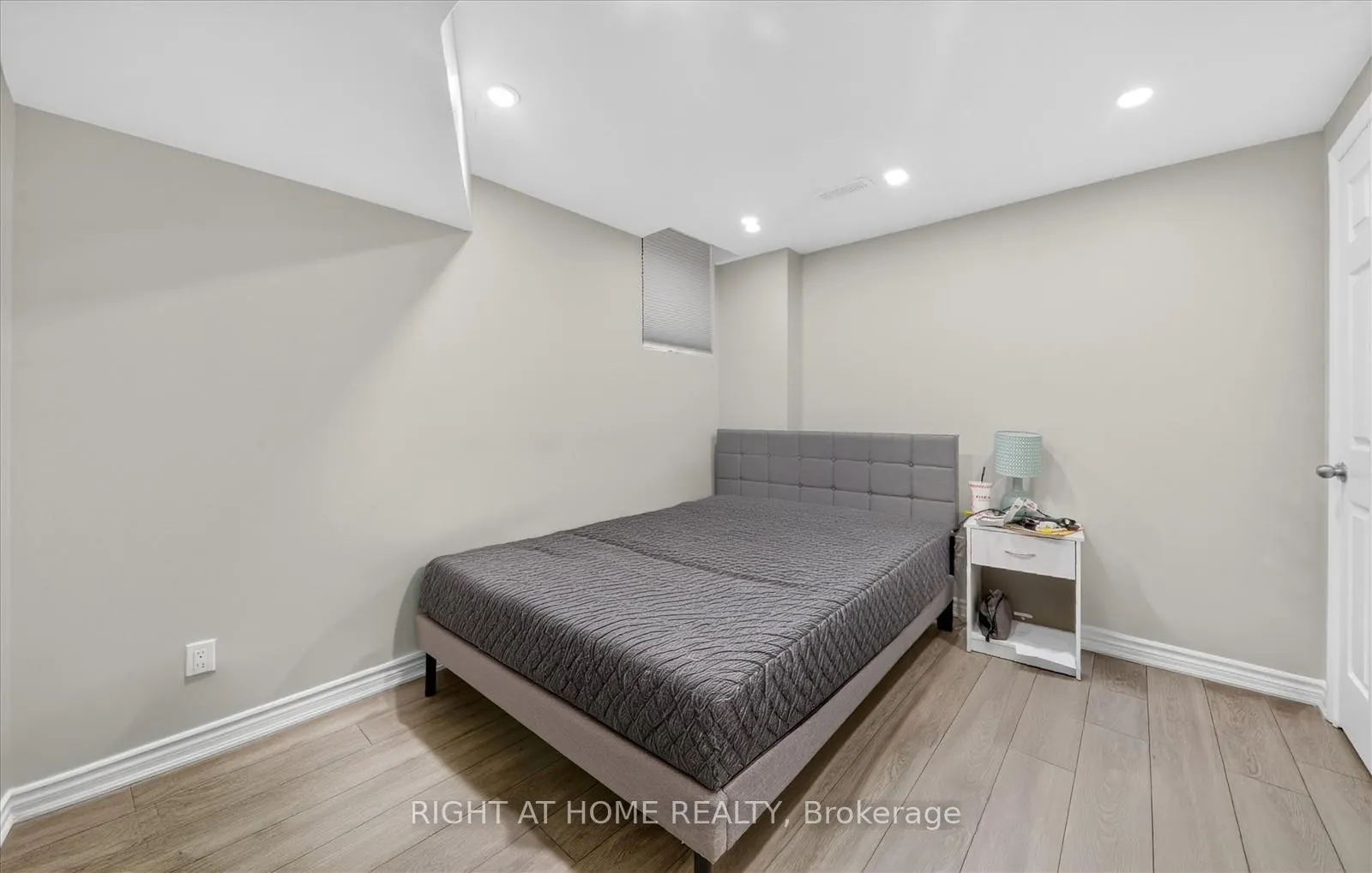 Photo 40 of 63 Henry Smith Avenue, Clarington, Bowmanville — HOMEH