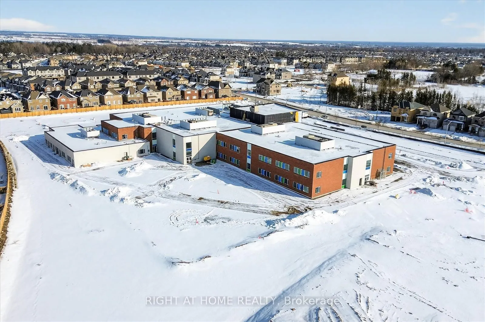 Photo 48 of 63 Henry Smith Avenue, Clarington, Bowmanville — HOMEH