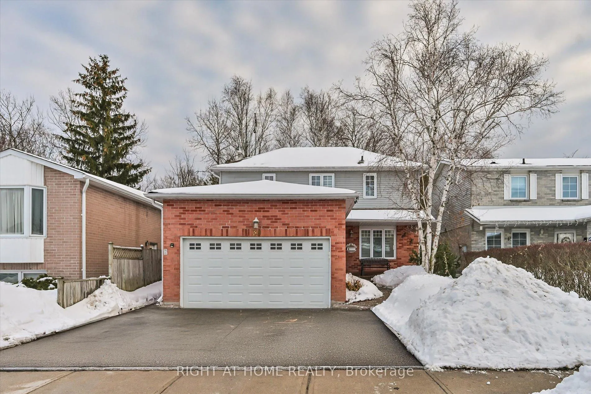Photo 1 of 39 Devondale Street, Clarington, Courtice — HOMEH