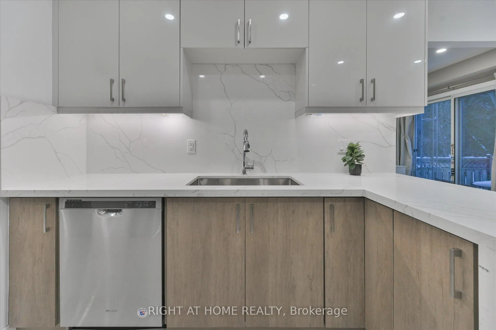 Photo 12 of 39 Devondale Street, Clarington, Courtice — HOMEH