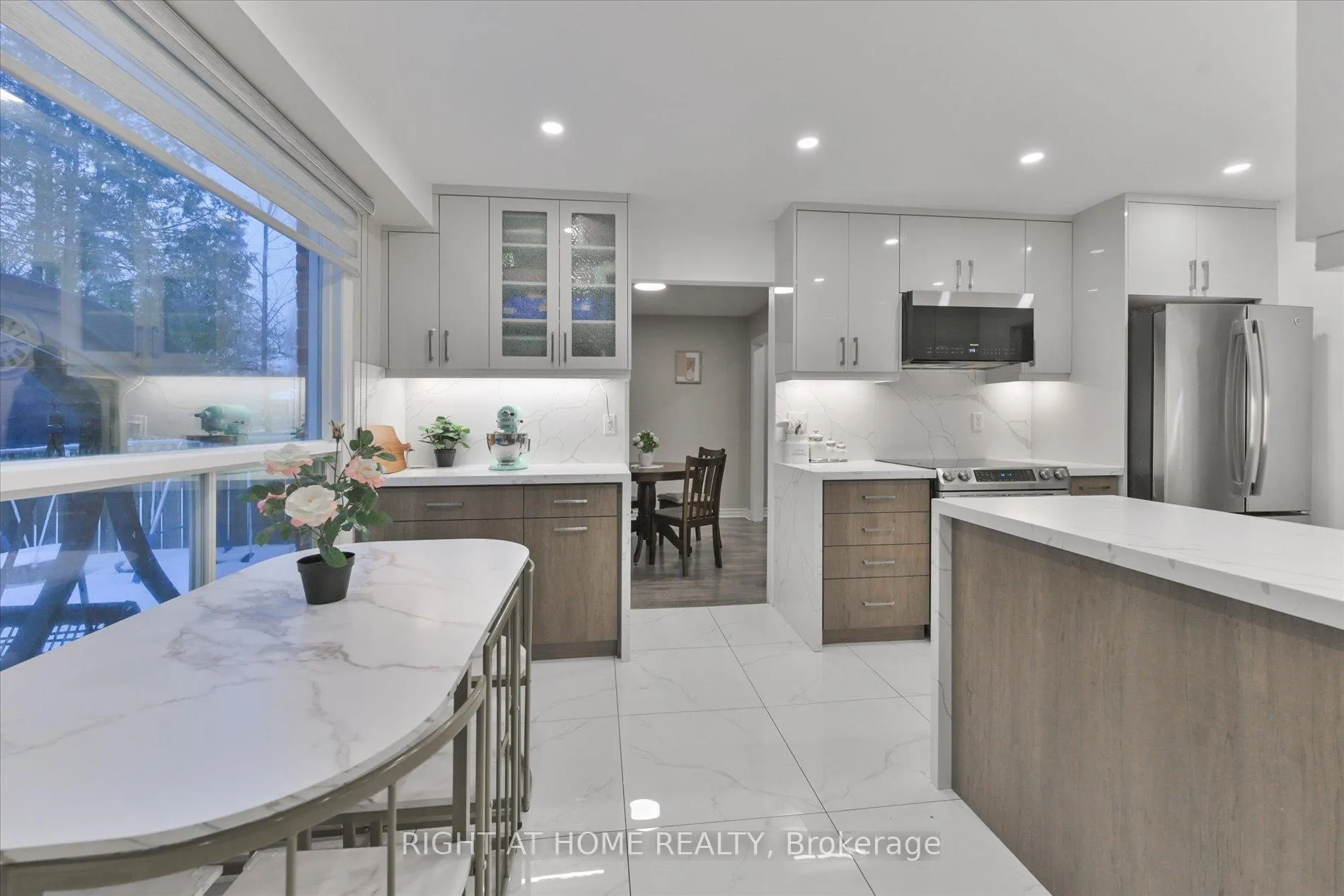 Photo 14 of 39 Devondale Street, Clarington, Courtice — HOMEH