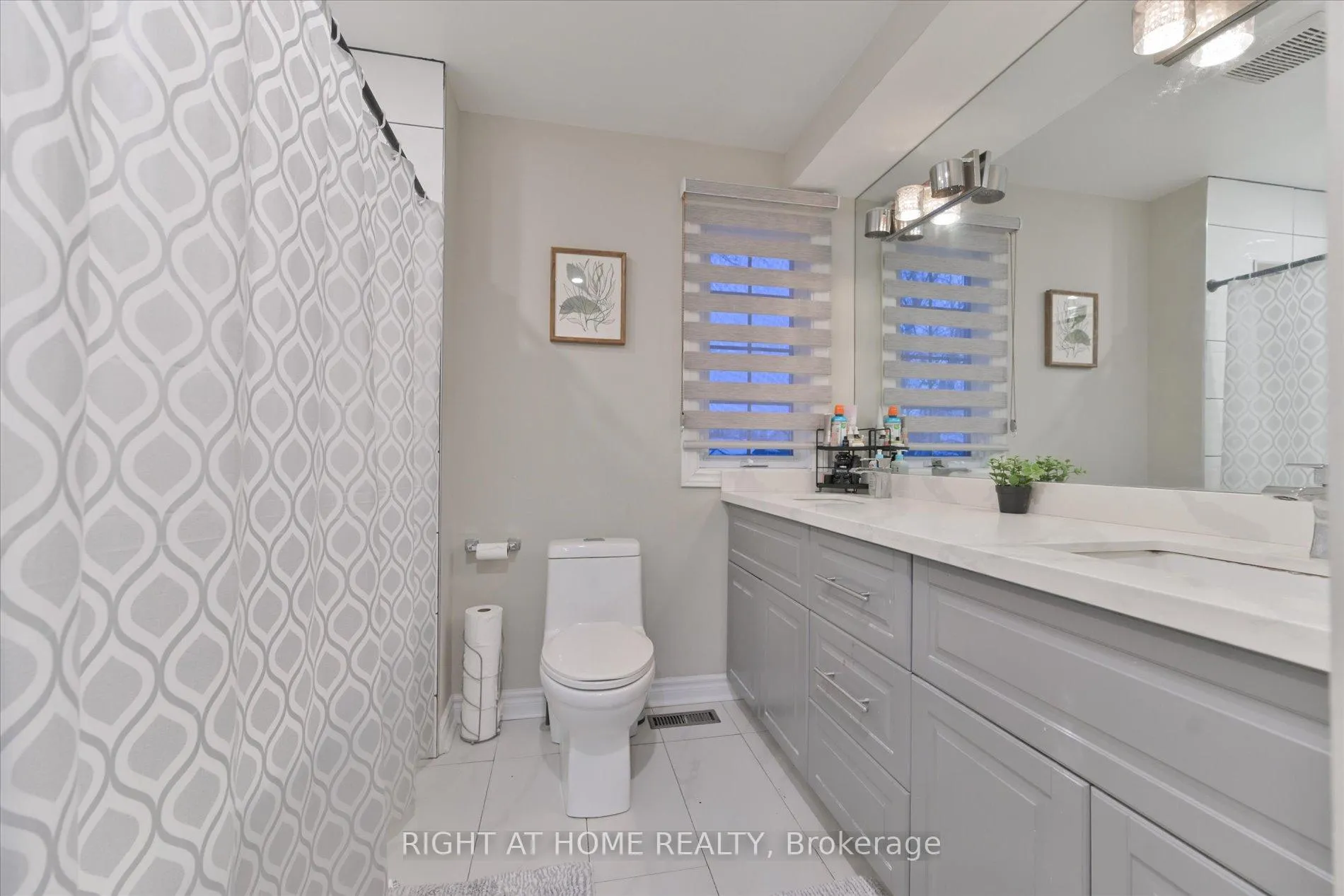 Photo 23 of 39 Devondale Street, Clarington, Courtice — HOMEH