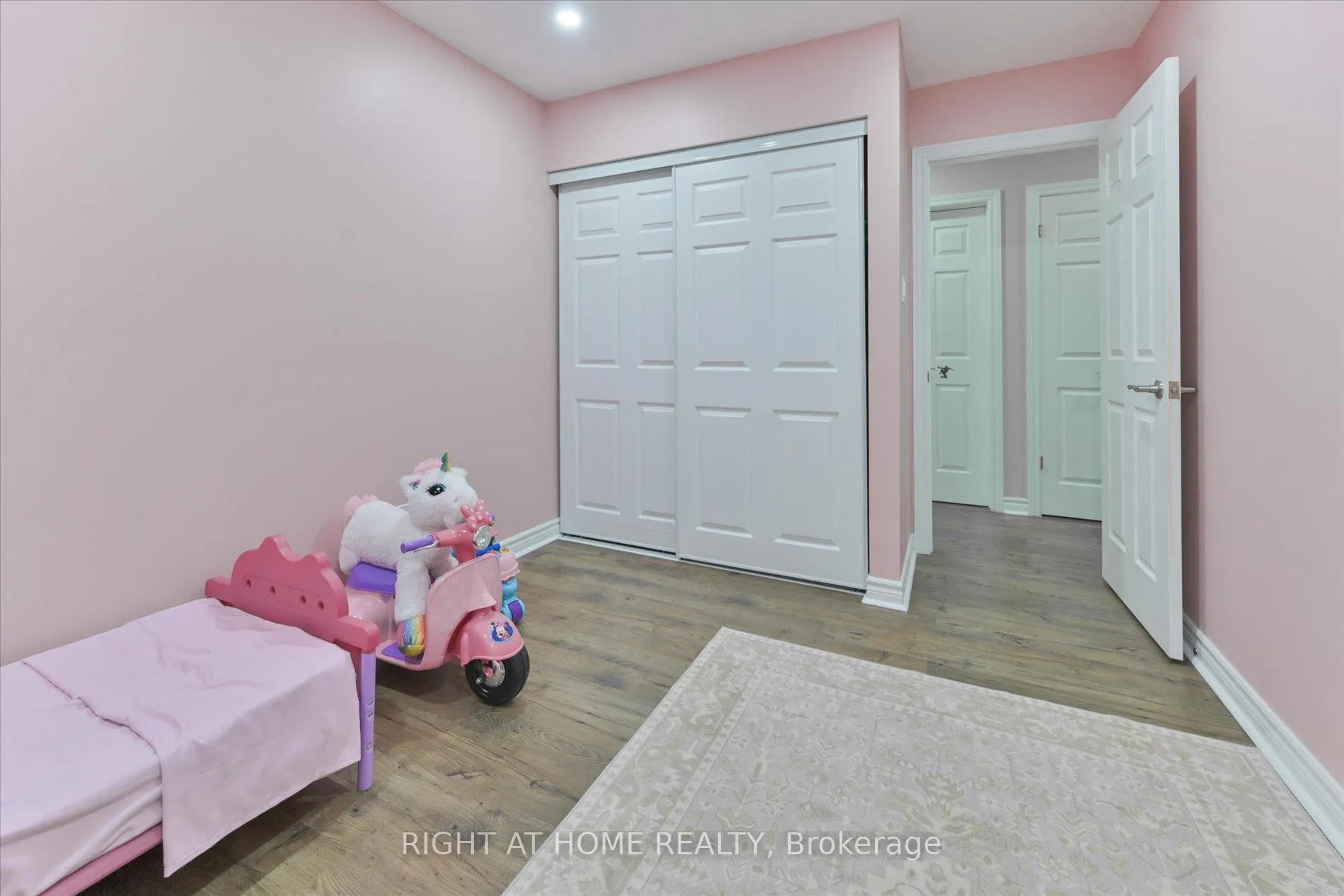 Photo 26 of 39 Devondale Street, Clarington, Courtice — HOMEH