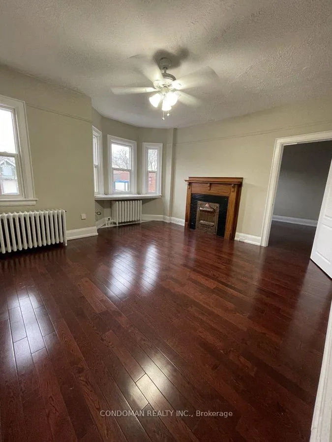 Front of Unit 20, 850 Broadview Avenue