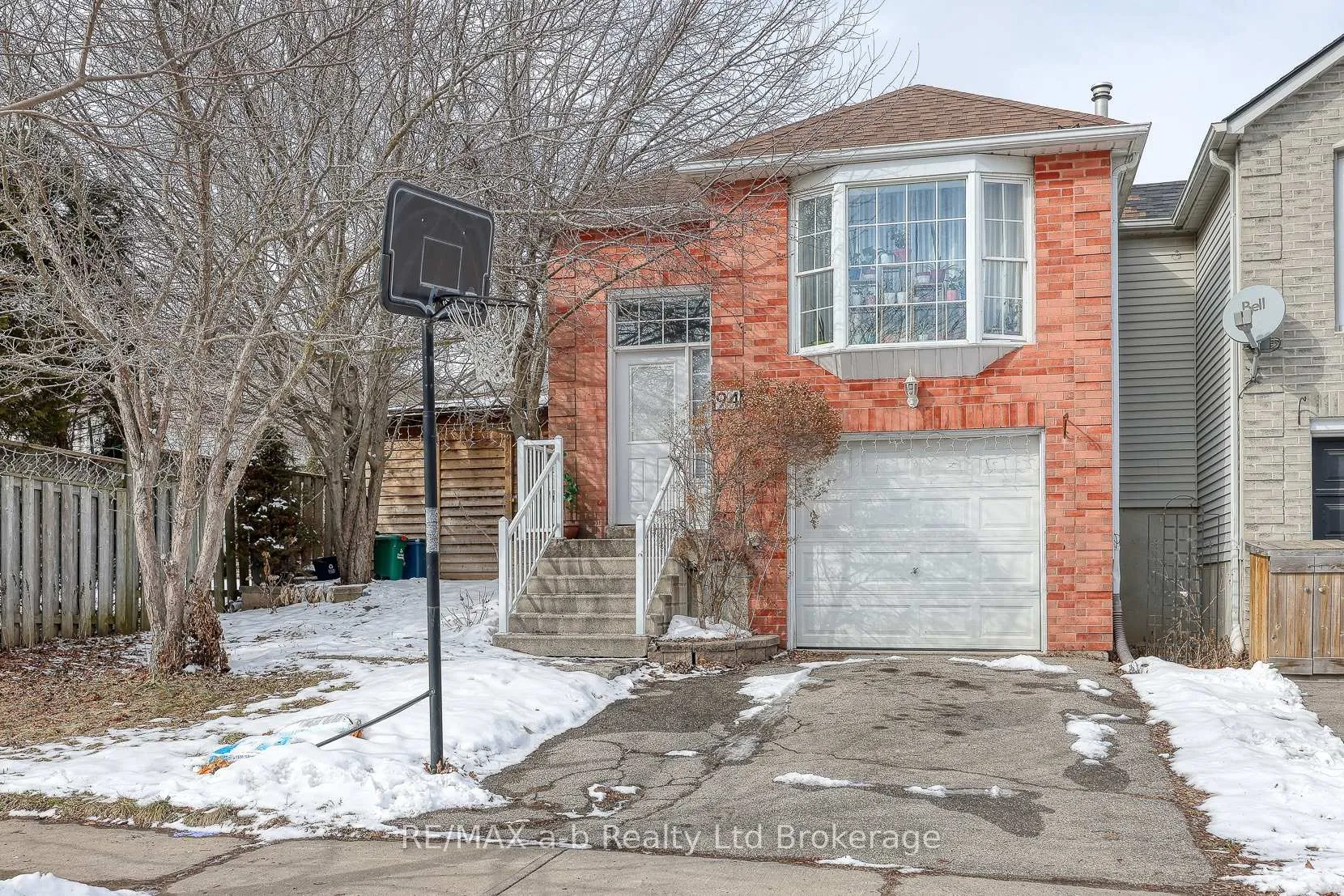 Photo 2 of 94 D'aubigny Road, Brantford — HOMEH