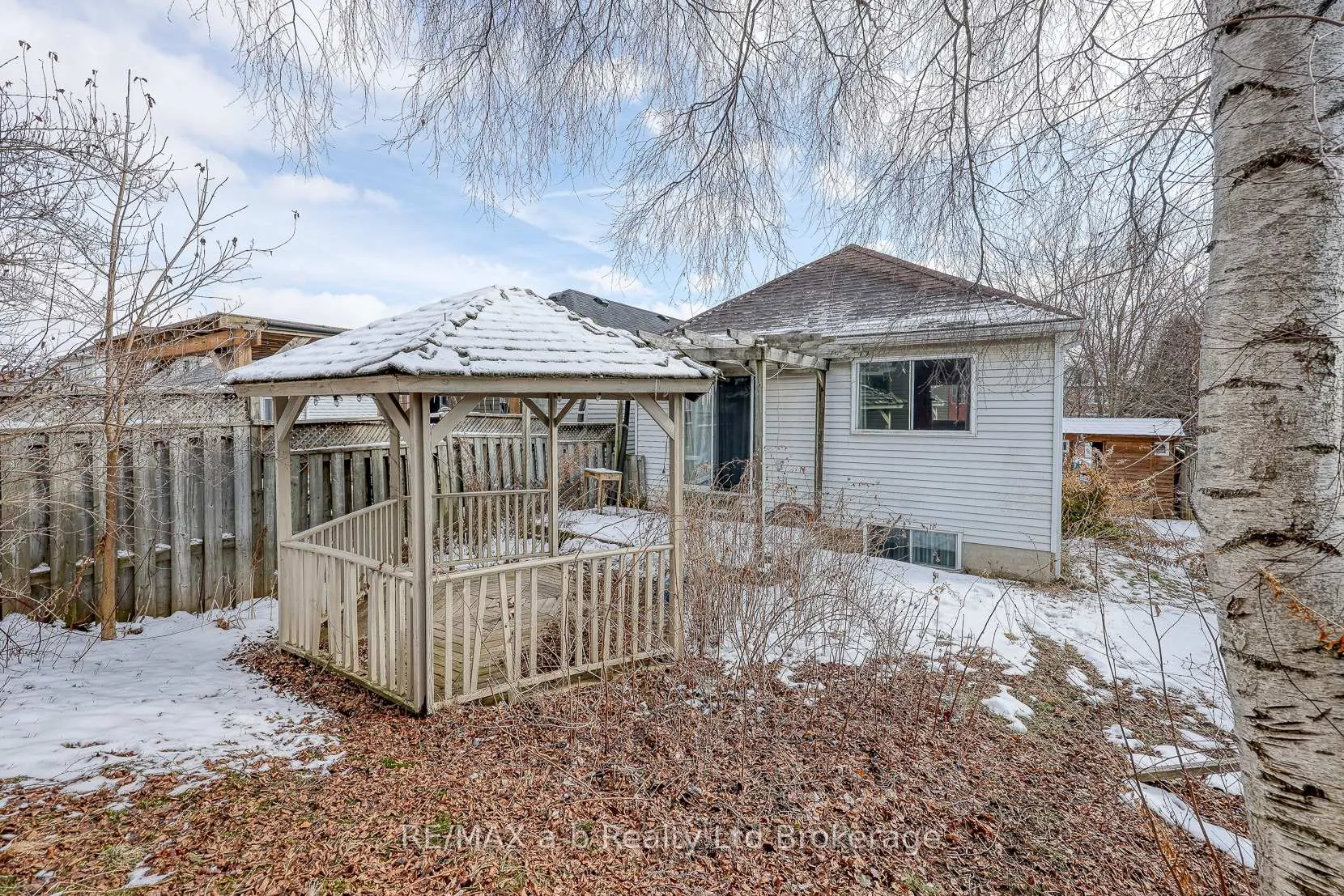 Photo 3 of 94 D'aubigny Road, Brantford — HOMEH