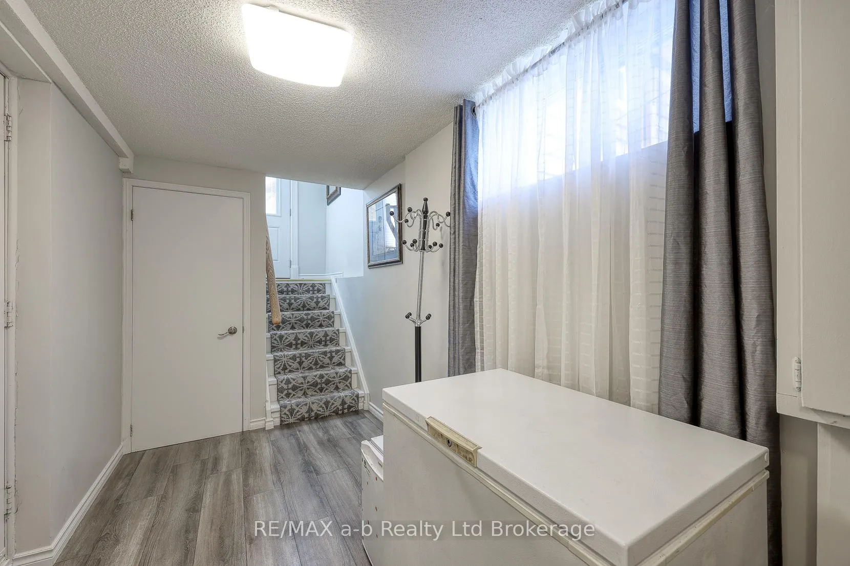 Photo 6 of 94 D'aubigny Road, Brantford — HOMEH