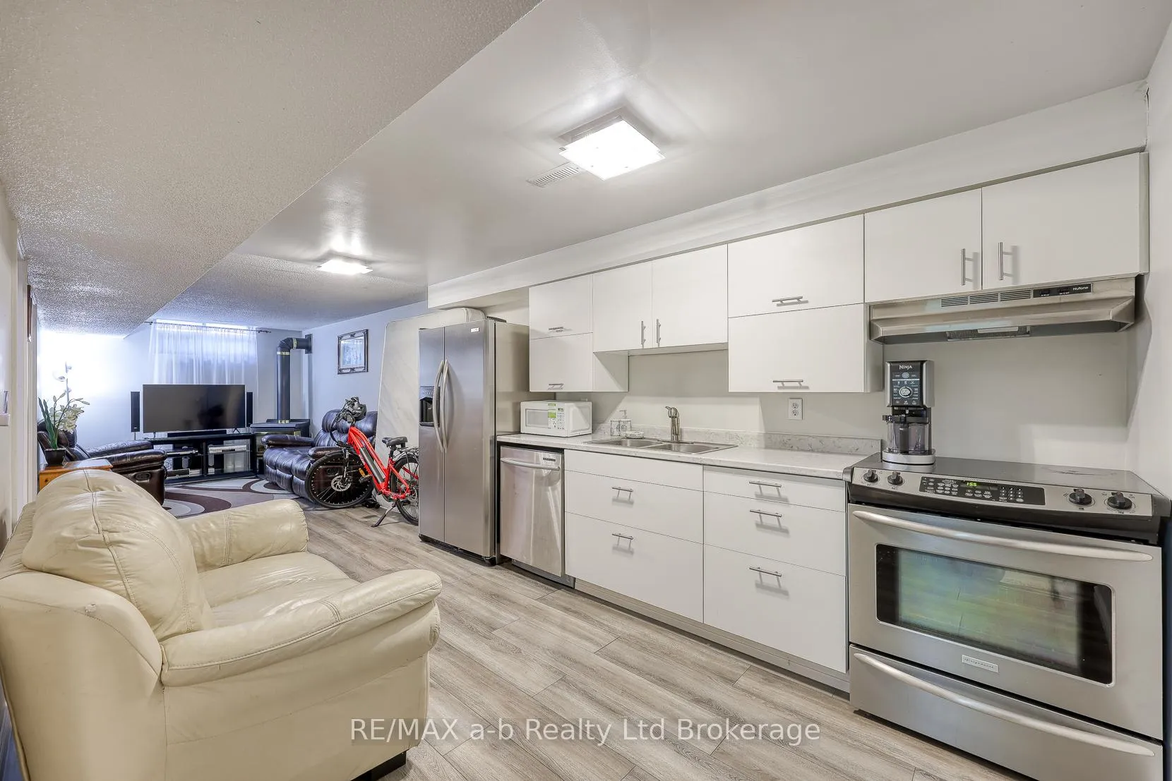 Photo 7 of 94 D'aubigny Road, Brantford — HOMEH
