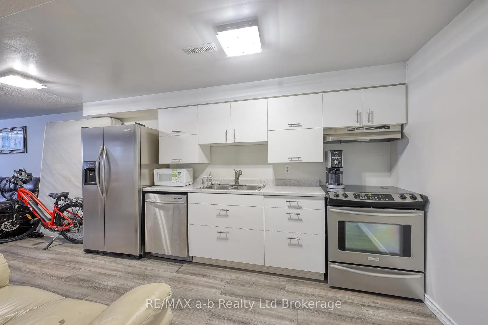 Photo 8 of 94 D'aubigny Road, Brantford — HOMEH