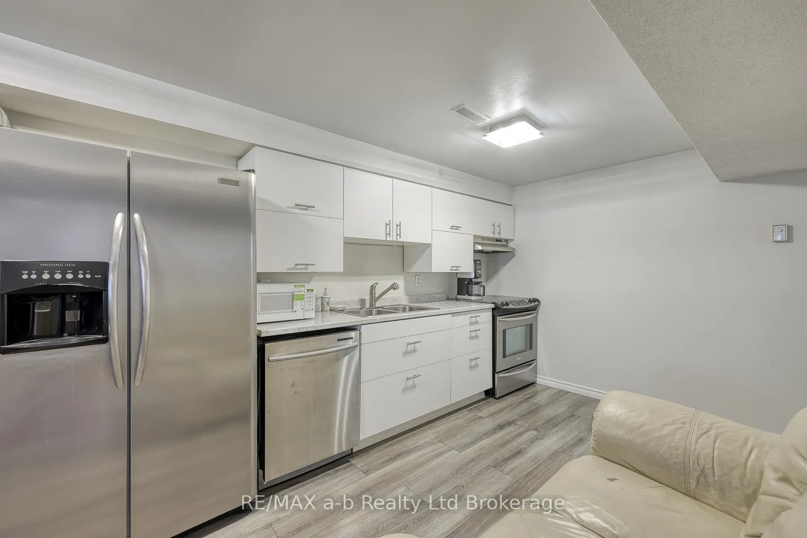 Photo 9 of 94 D'aubigny Road, Brantford — HOMEH