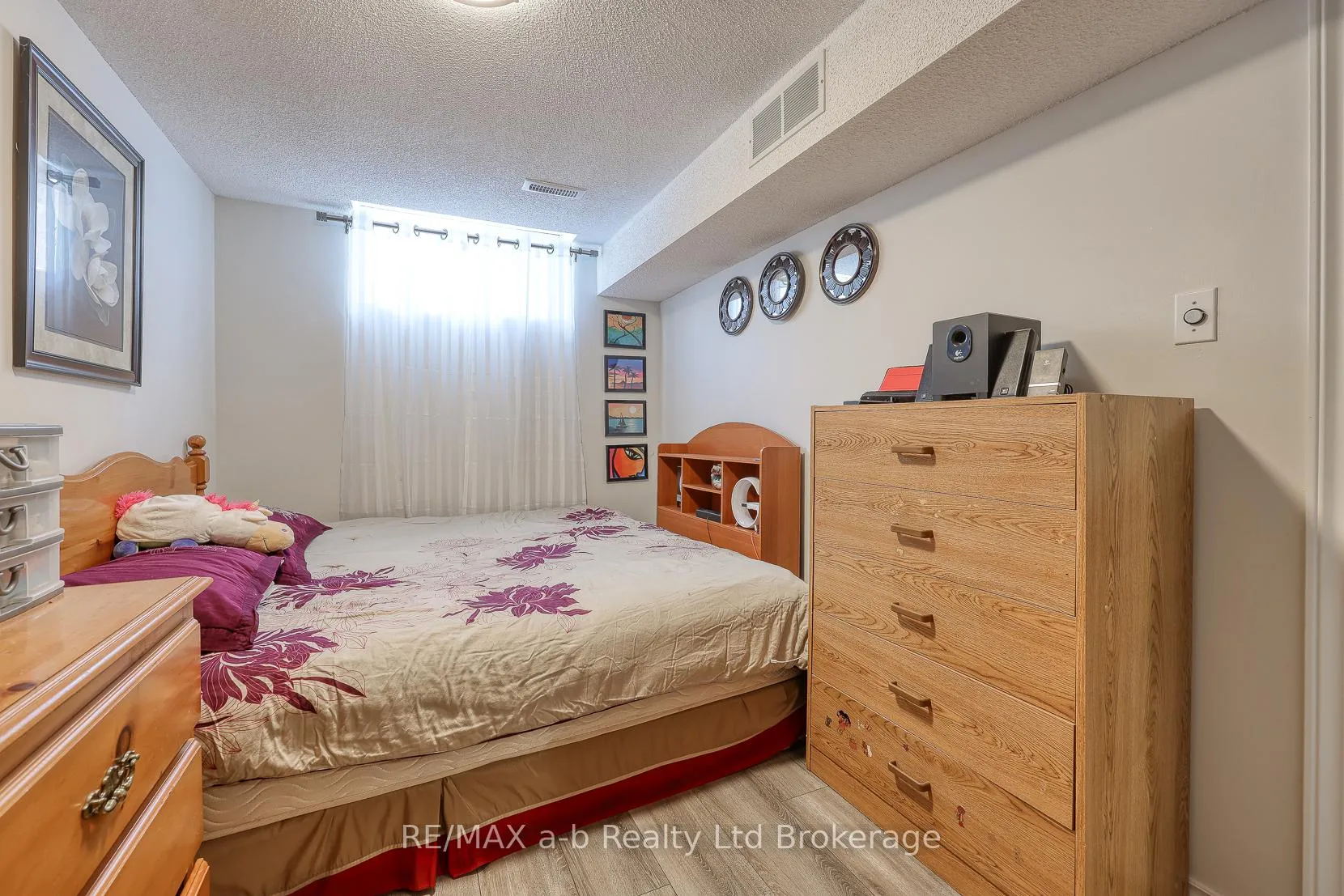 Photo 12 of 94 D'aubigny Road, Brantford — HOMEH