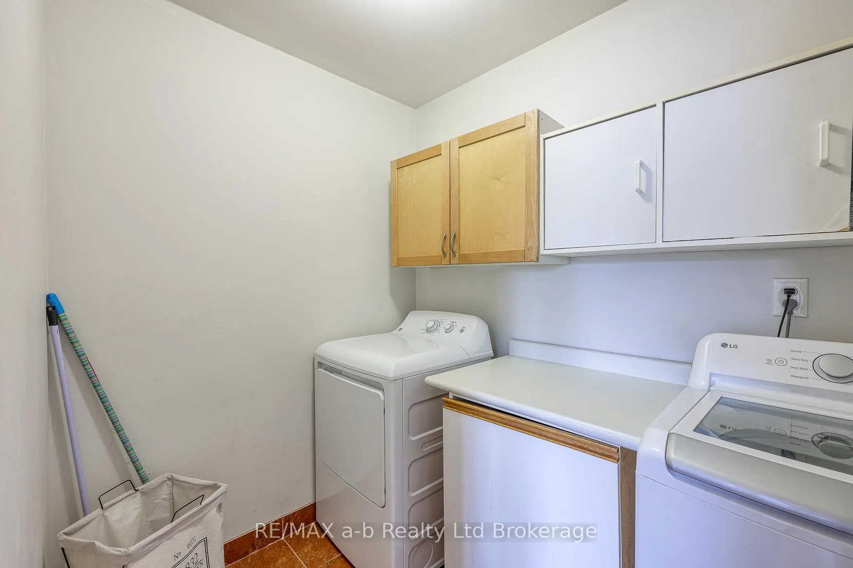 Photo 15 of 94 D'aubigny Road, Brantford — HOMEH