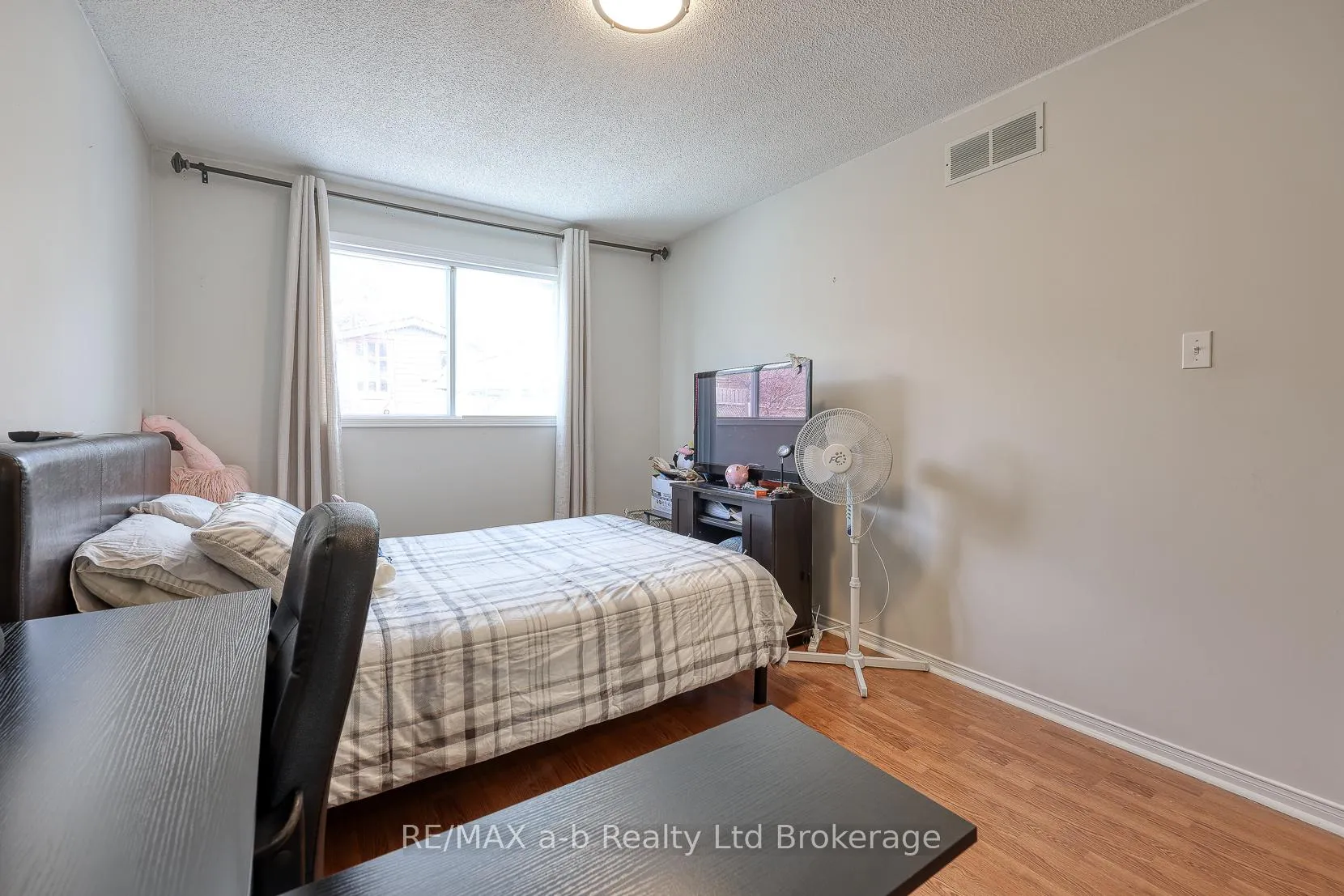 Photo 26 of 94 D'aubigny Road, Brantford — HOMEH