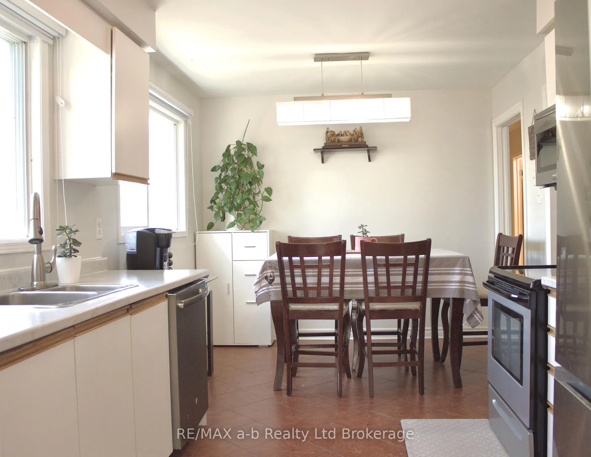 Photo 30 of 94 D'aubigny Road, Brantford — HOMEH