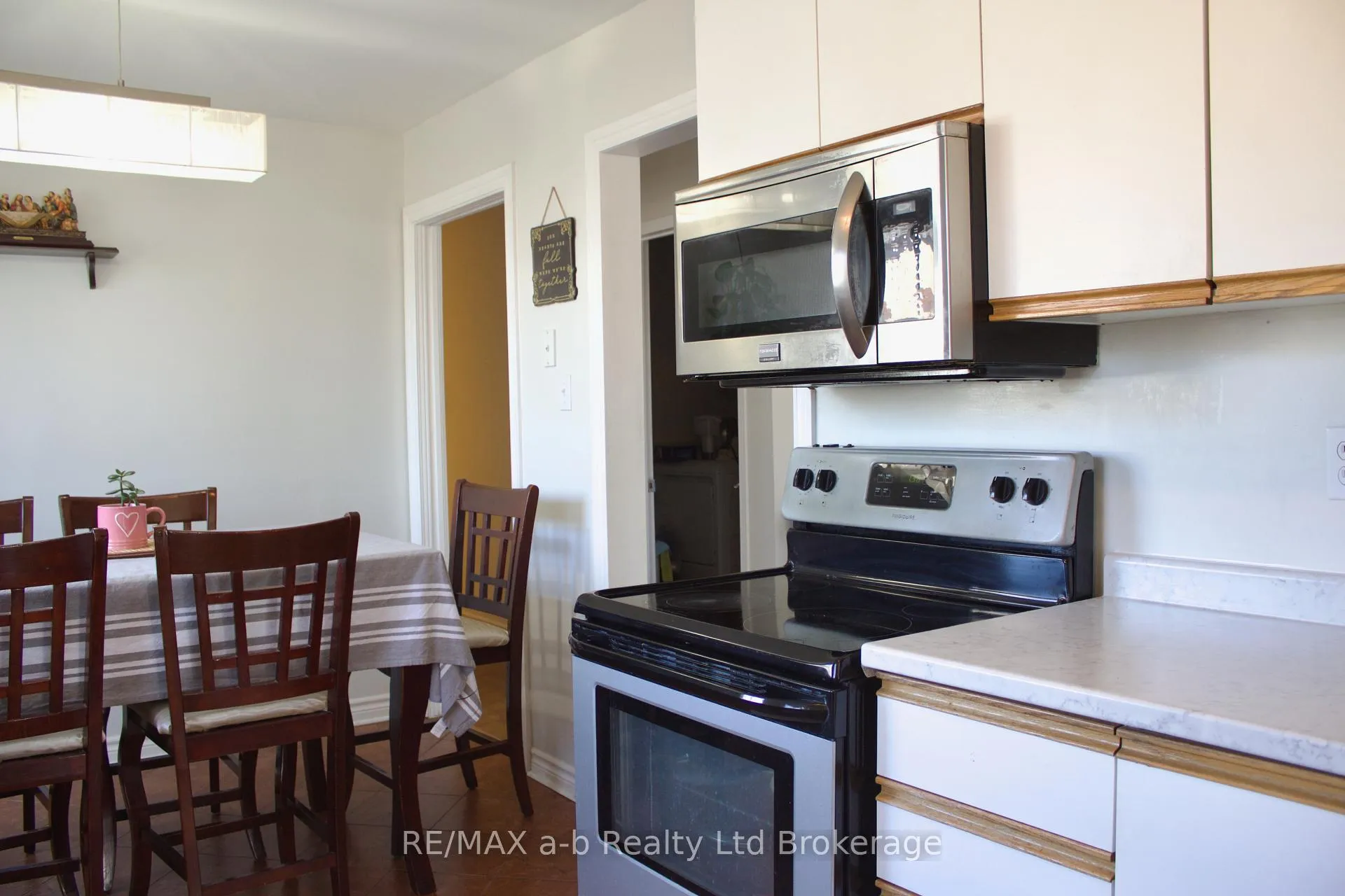 Photo 33 of 94 D'aubigny Road, Brantford — HOMEH
