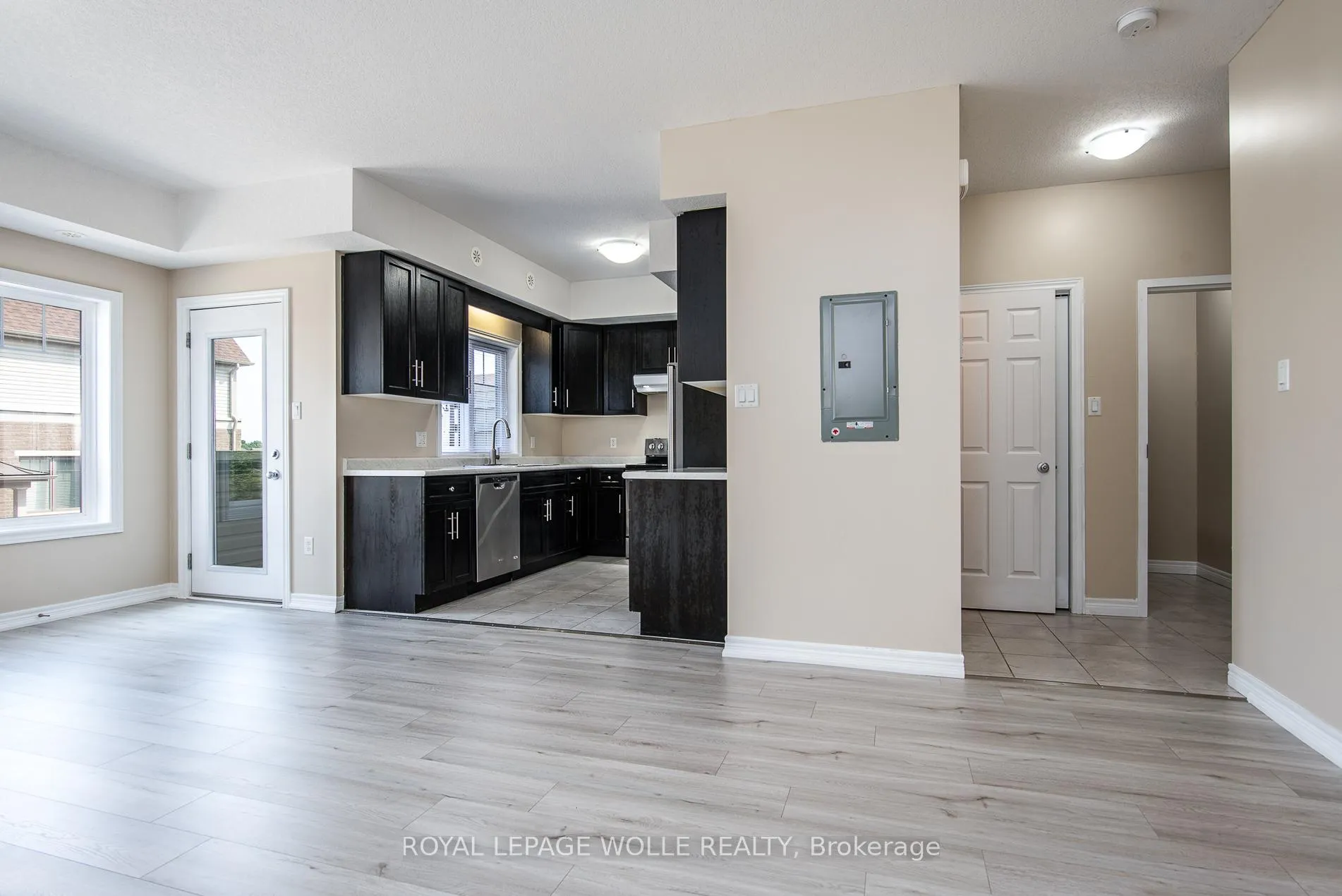 Photo 4 of Unit H3, 70 Willowrun Drive, Kitchener — HOMEH