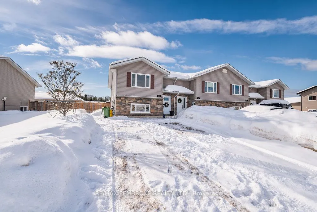 Photo 2 of 11 William Thomas Drive, Petawawa — HOMEH