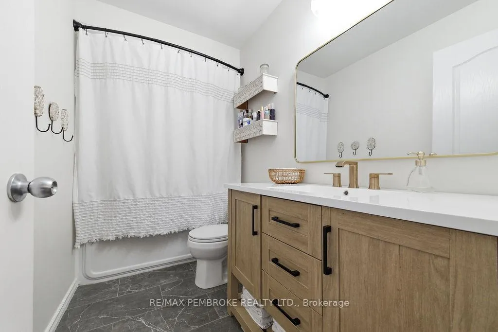 Photo 6 of 11 William Thomas Drive, Petawawa — HOMEH