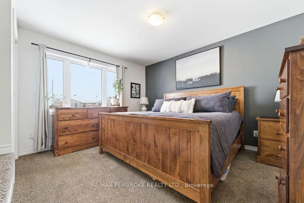 Photo 8 of 11 William Thomas Drive, Petawawa — HOMEH