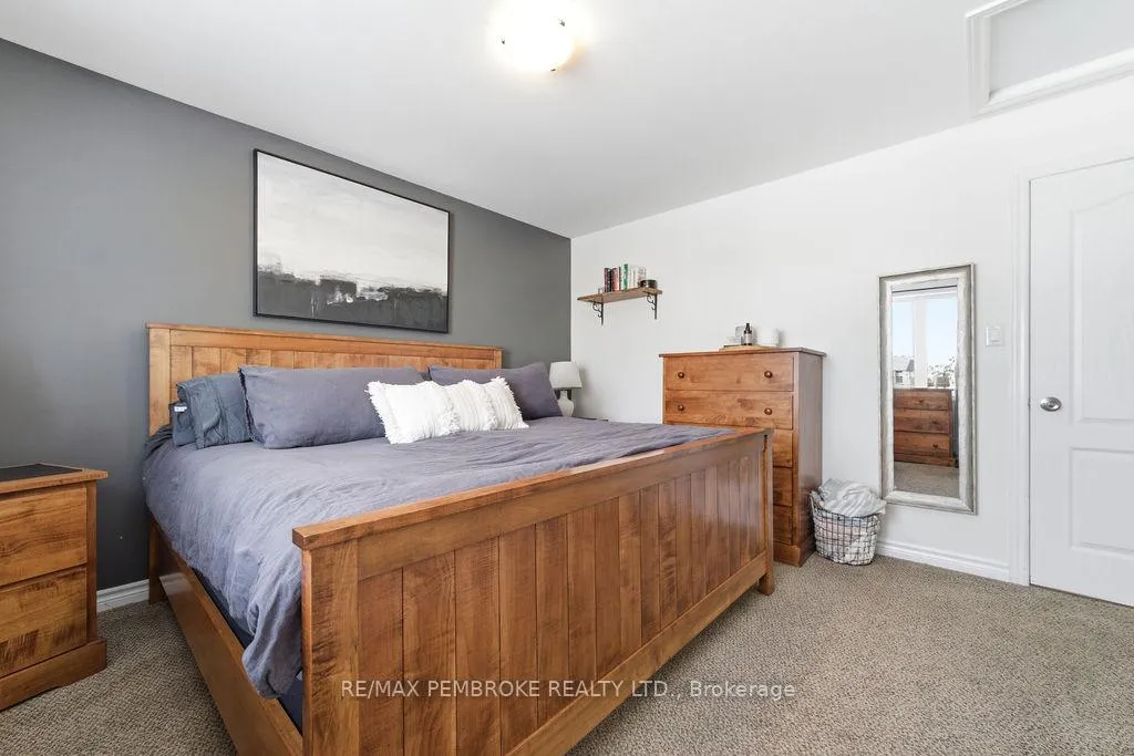 Photo 9 of 11 William Thomas Drive, Petawawa — HOMEH