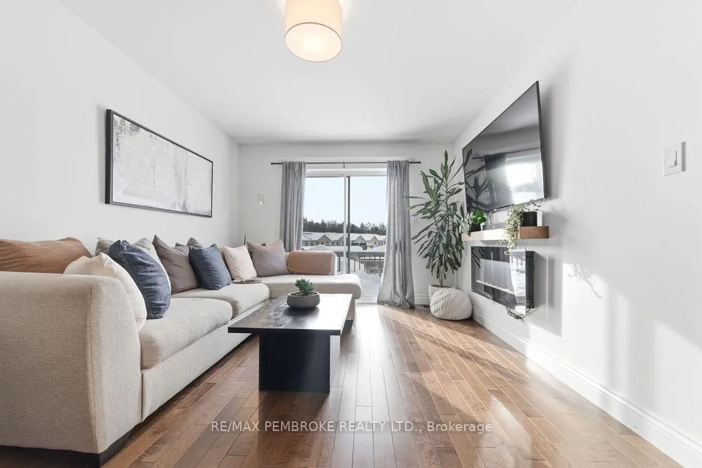 Photo 16 of 11 William Thomas Drive, Petawawa — HOMEH