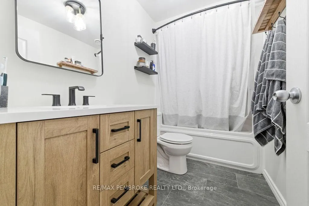 Photo 22 of 11 William Thomas Drive, Petawawa — HOMEH