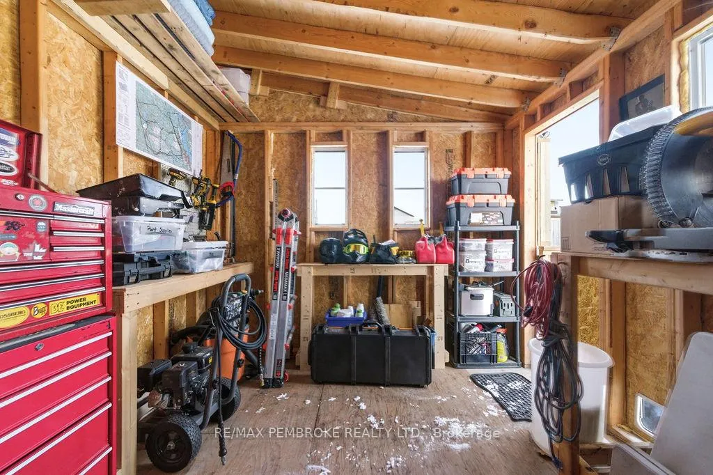 Photo 31 of 11 William Thomas Drive, Petawawa — HOMEH