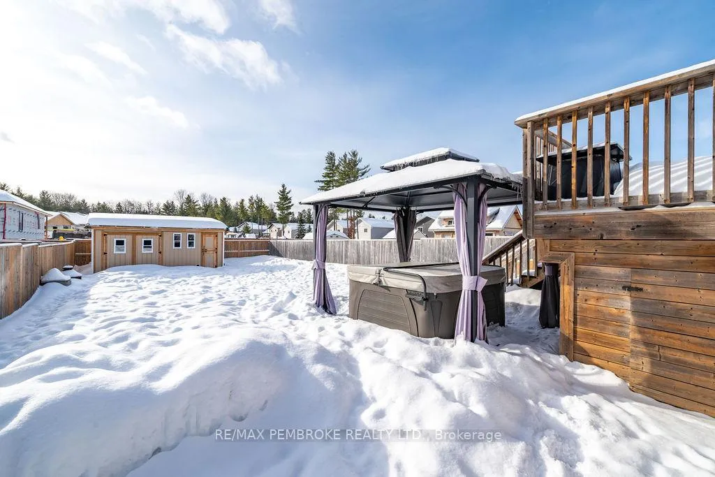Photo 32 of 11 William Thomas Drive, Petawawa — HOMEH