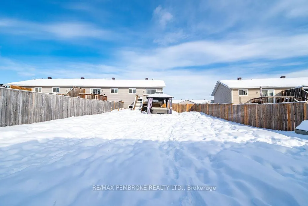Photo 35 of 11 William Thomas Drive, Petawawa — HOMEH